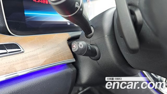 Mercedes-Benz E-Class 2019 — photo 29