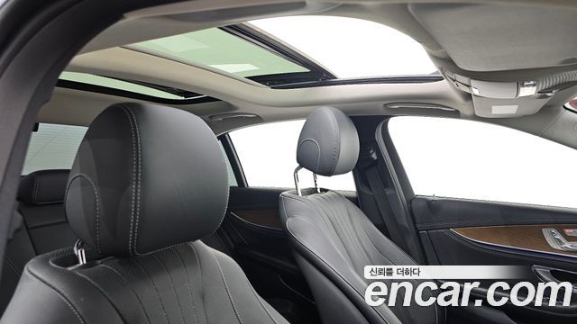 Mercedes-Benz E-Class 2019 — photo 33