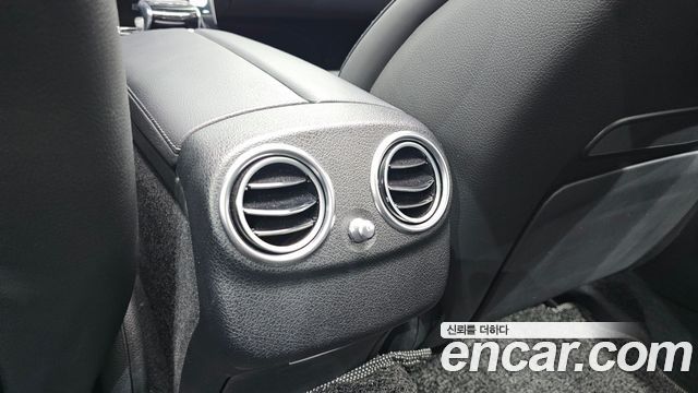 Mercedes-Benz E-Class 2019 — photo 35