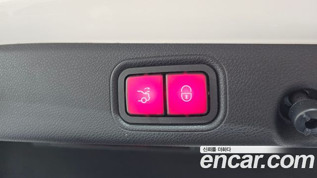Mercedes-Benz E-Class 2019 — photo 36