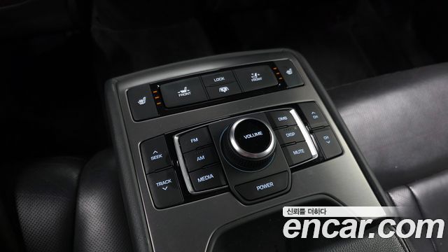 Hyundai Genesis 2016 — photo 16