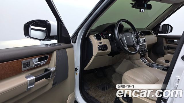 Land Rover Discovery 2016 — photo 10