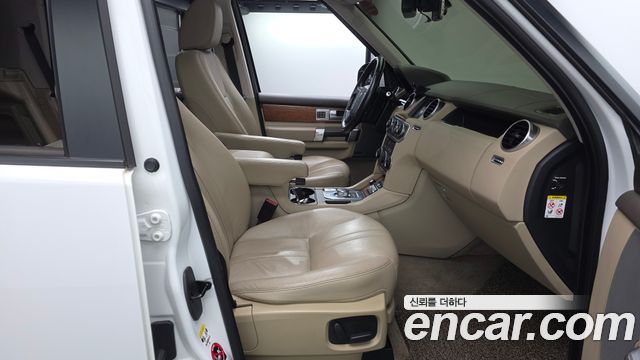 Land Rover Discovery 2016 — photo 11