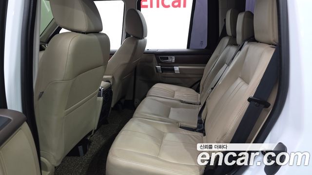 Land Rover Discovery 2016 — photo 12