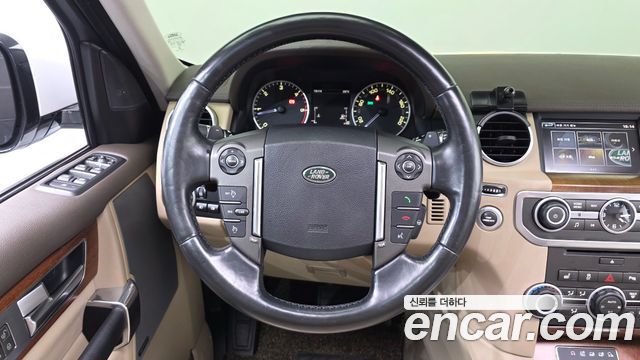 Land Rover Discovery 2016 — photo 13
