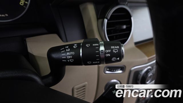 Land Rover Discovery 2016 — photo 16