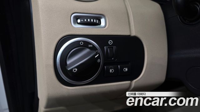 Land Rover Discovery 2016 — photo 19