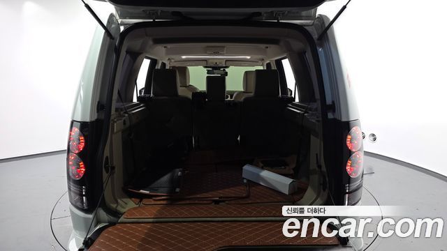 Land Rover Discovery 2016 — photo 20