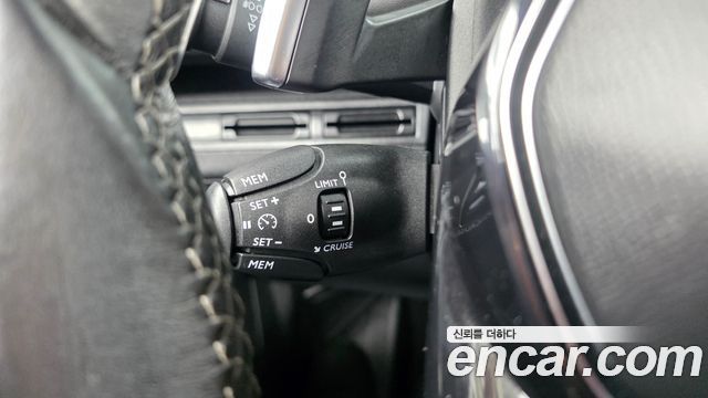 Peugeot 3008 2018 — photo 23