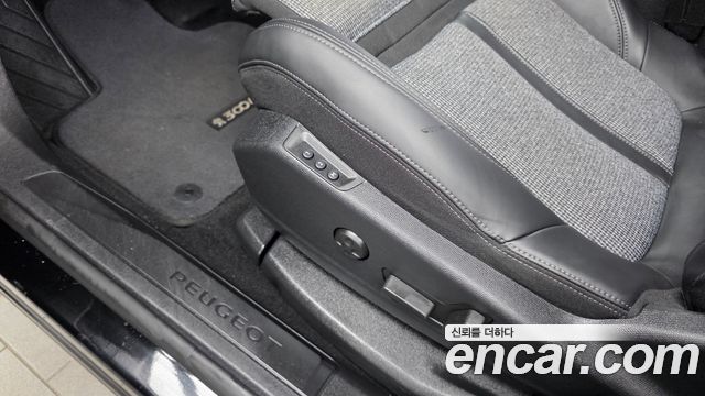 Peugeot 3008 2018 — photo 28