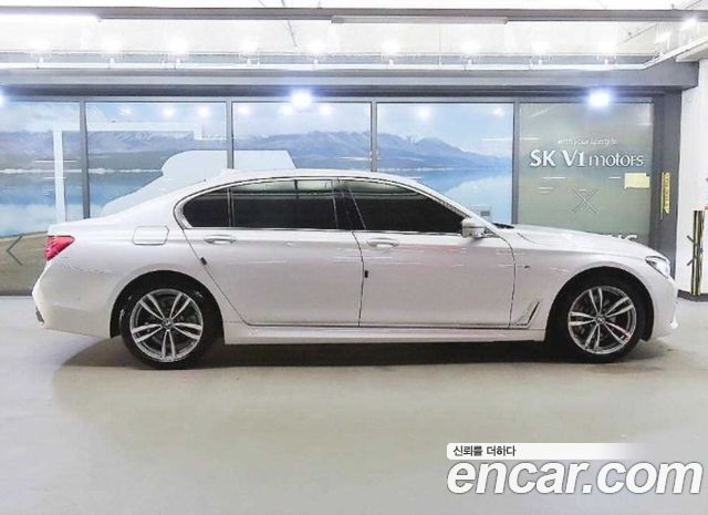 BMW 7-Series 2018 — photo 3