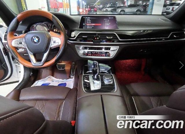 BMW 7-Series 2018 — photo 10