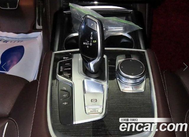 BMW 7-Series 2018 — photo 12
