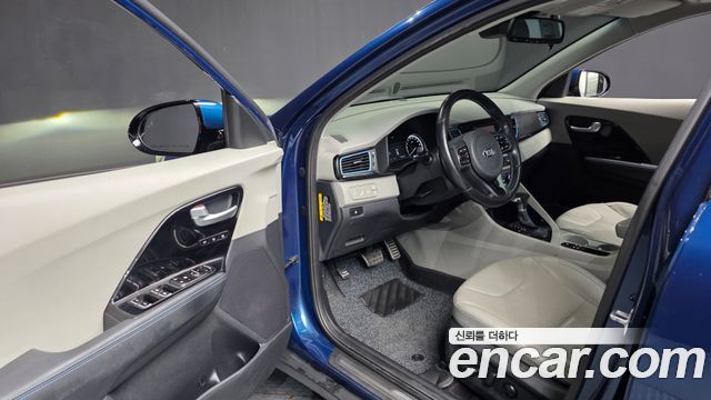 Kia Niro 2018 — photo 13
