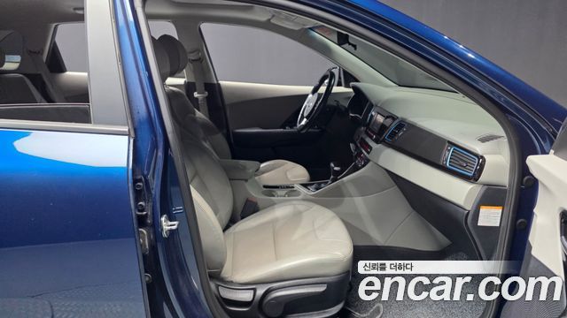 Kia Niro 2018 — photo 17