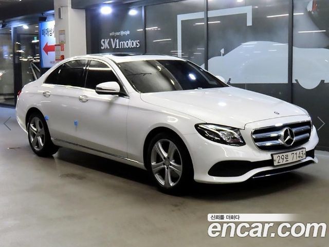 Mercedes-Benz E-Class 2017 — photo 1