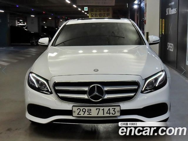 Mercedes-Benz E-Class 2017 — photo 2