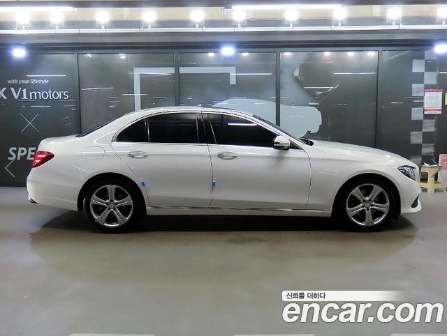 Mercedes-Benz E-Class 2017 — photo 3
