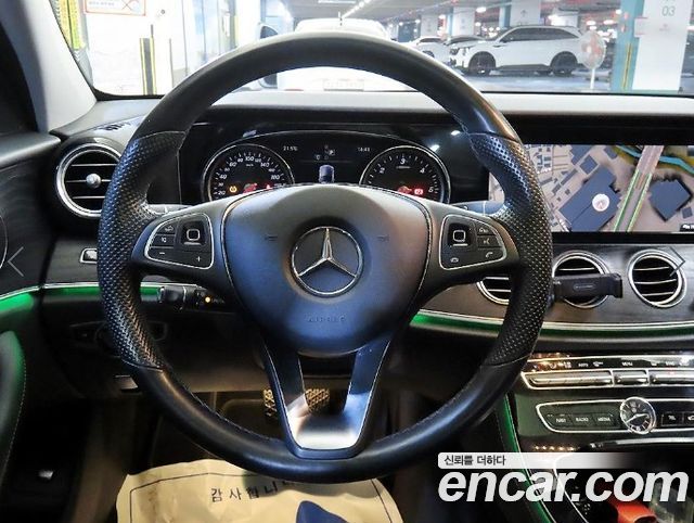 Mercedes-Benz E-Class 2017 — photo 8