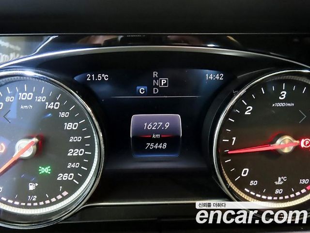 Mercedes-Benz E-Class 2017 — photo 9