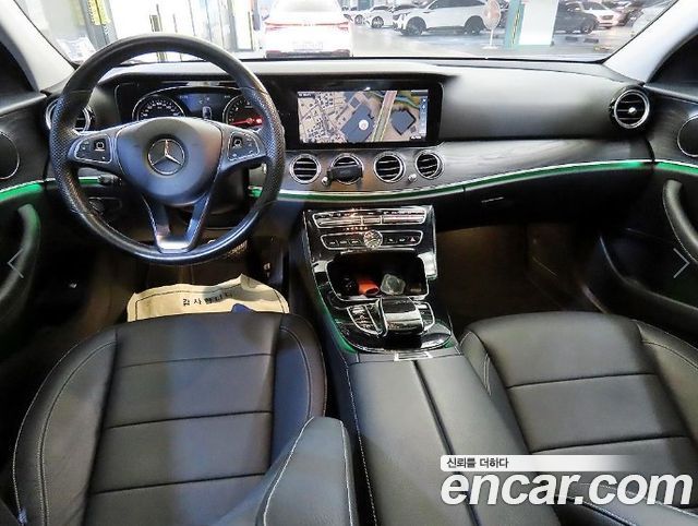 Mercedes-Benz E-Class 2017 — photo 10