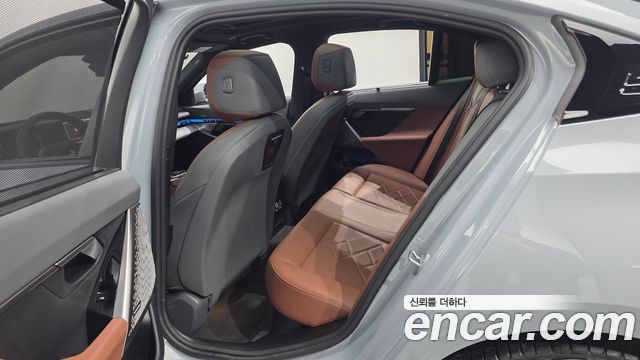 BMW 5-Series 2026 — photo 11