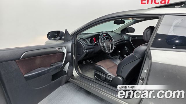 Kia Porte 2010 — photo 10