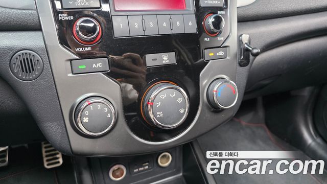 Kia Porte 2010 — photo 16
