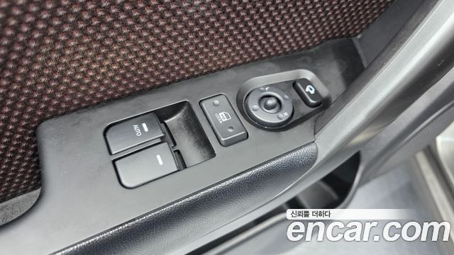 Kia Porte 2010 — photo 17