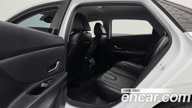Hyundai AVANTE 2024 — photo 28