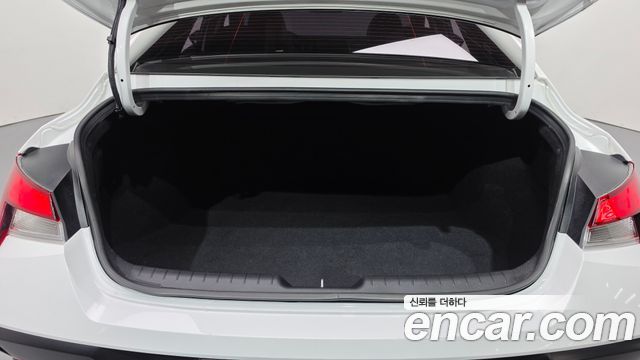 Hyundai AVANTE 2024 — photo 31