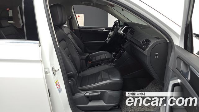 Volkswagen Tiguan 2023 — photo 17