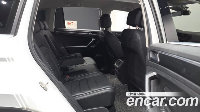 Volkswagen Tiguan 2023 — photo 18
