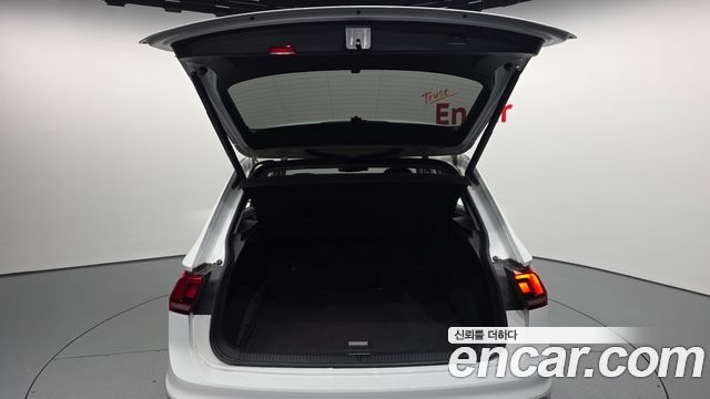 Volkswagen Tiguan 2023 — photo 26