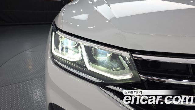 Volkswagen Tiguan 2023 — photo 8