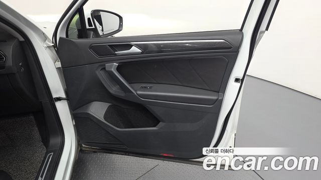 Volkswagen Tiguan 2023 — photo 14
