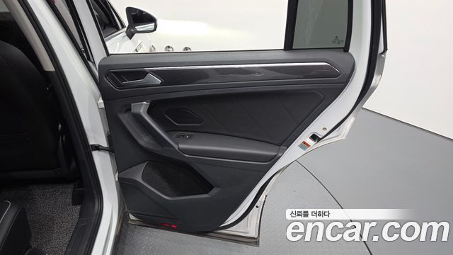 Volkswagen Tiguan 2023 — photo 15
