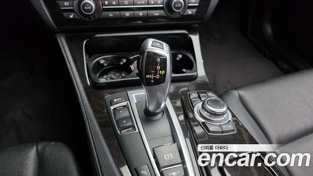 BMW 5-Series 2012 — photo 9
