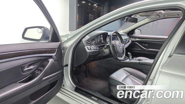 BMW 5-Series 2012 — photo 10
