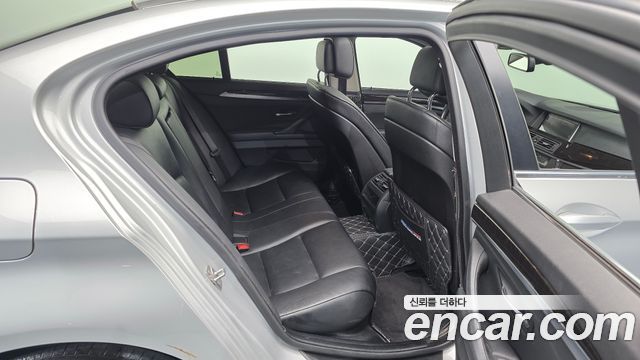 BMW 5-Series 2012 — photo 12