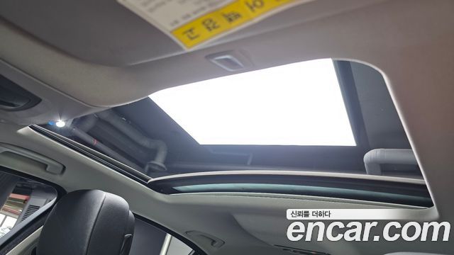 BMW 5-Series 2012 — photo 16