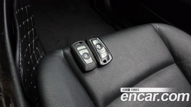BMW 5-Series 2012 — photo 18