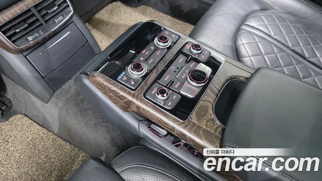 Audi A8 2016 — photo 17