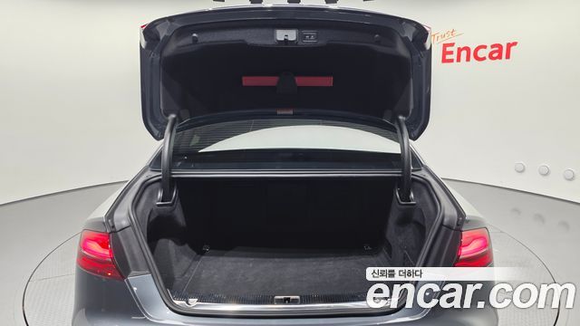 Audi A8 2016 — photo 19