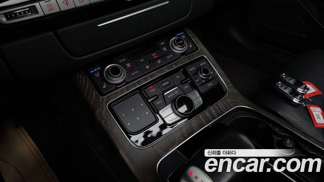 Audi A8 2016 — photo 20