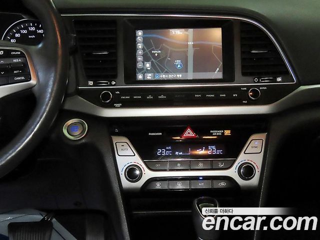 Hyundai AVANTE 2016 — photo 11