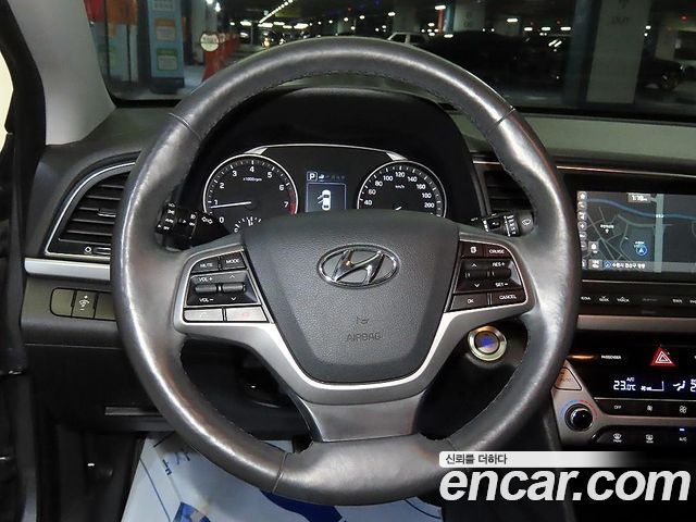 Hyundai AVANTE 2016 — photo 12
