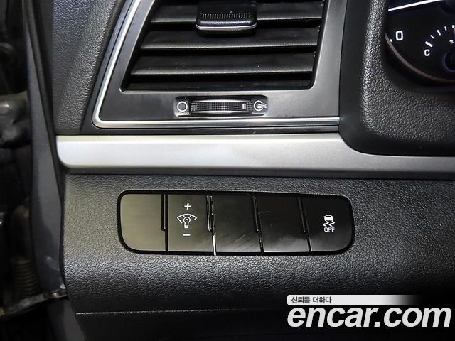 Hyundai AVANTE 2016 — photo 16