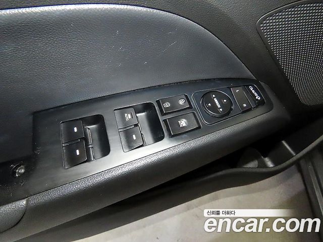 Hyundai AVANTE 2016 — photo 17