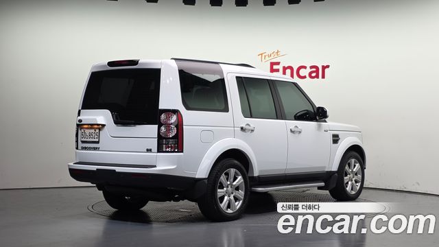 Land Rover Discovery 2016 — photo 2